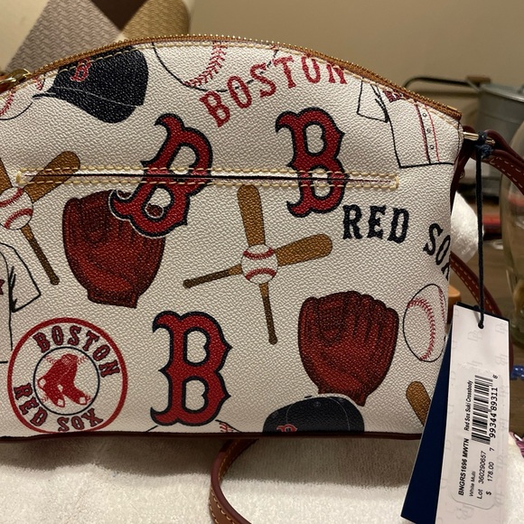 Dooney and Bourke crossbody bag - Picture 3 of 3